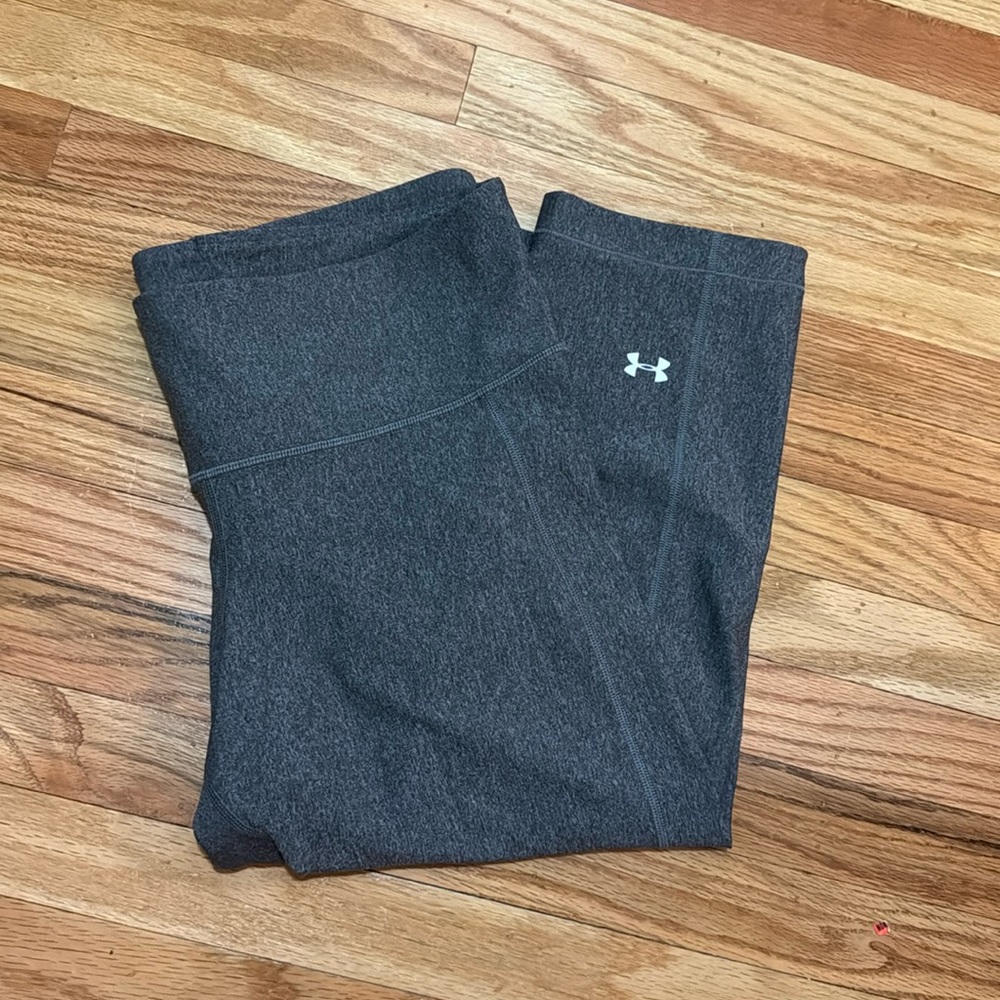 Gray Under Armour Capri Heat Gear Compression Leggings
